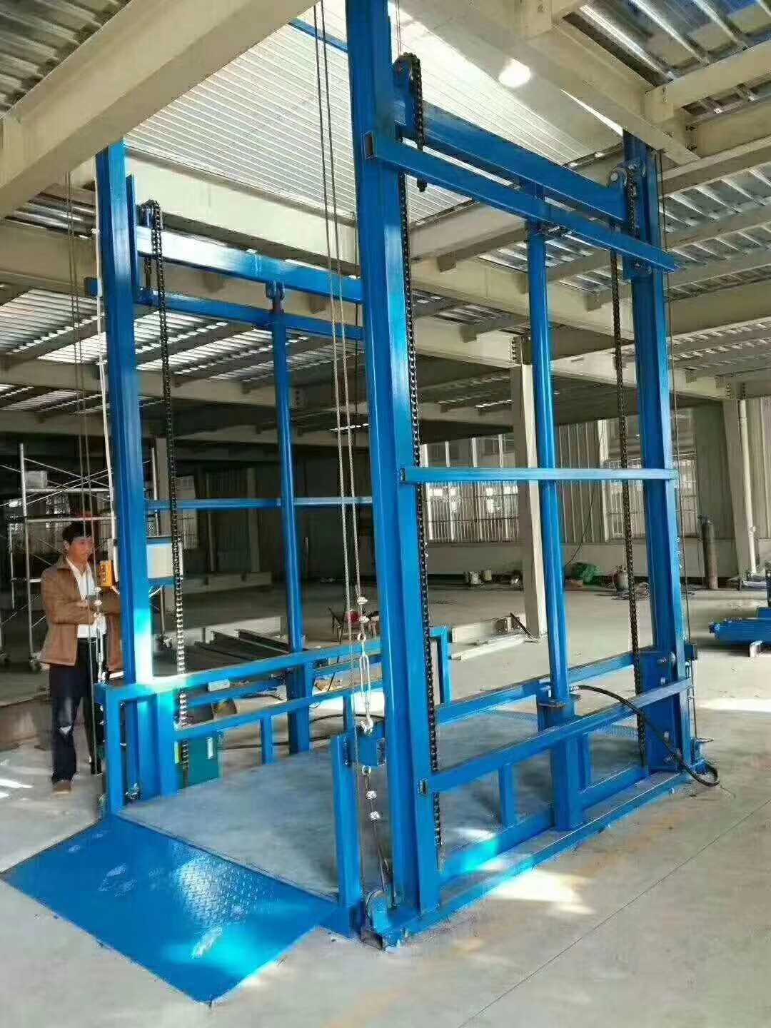 鏈條貨梯怎樣安裝_22米鏈條升降貨梯如何控制_鏈條升降機(jī)工作原理